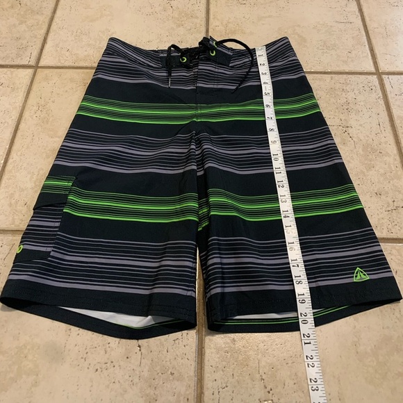 Firefly Youth Boys Striped Board Shorts Black/Grey/Green Size XL/TG - Picture 7 of 7
